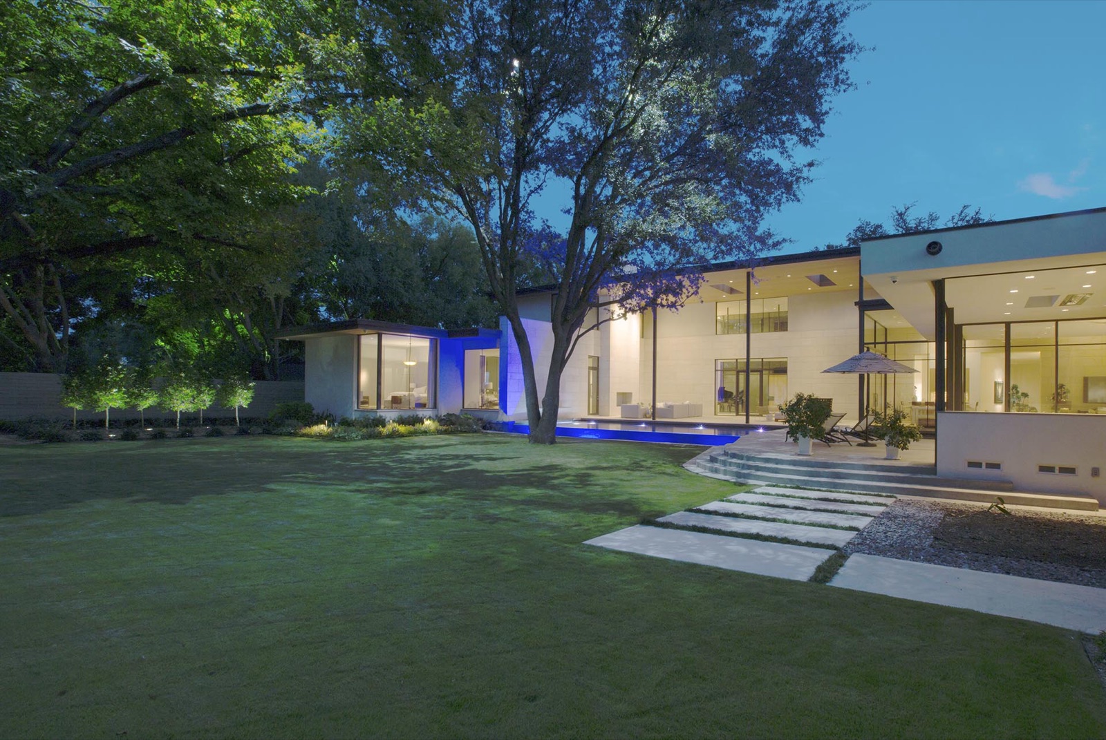 Contemporary Estate residential landscape detail - modern contemporary landscape design by Original Landscape Concepts in Dallas