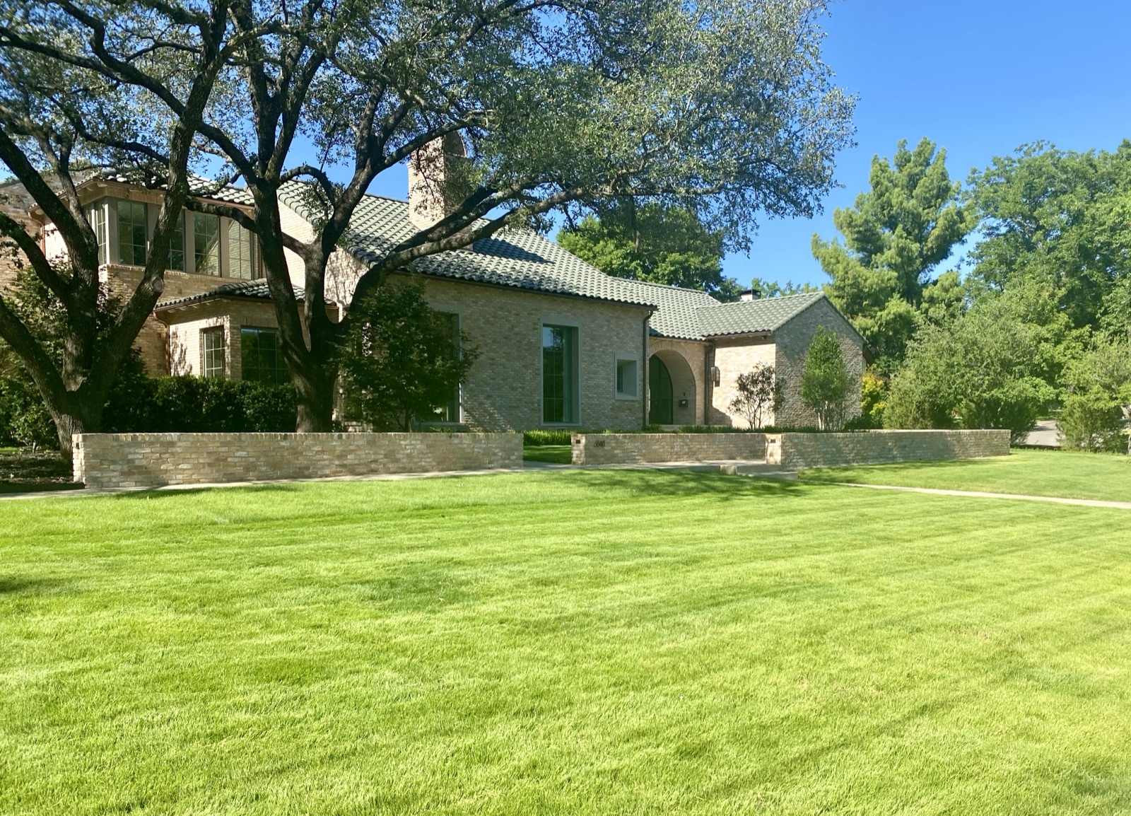 Lakewood Estate Home pool detail - traditional estate landscape design by Original Landscape Concepts in Lakewood, Dallas