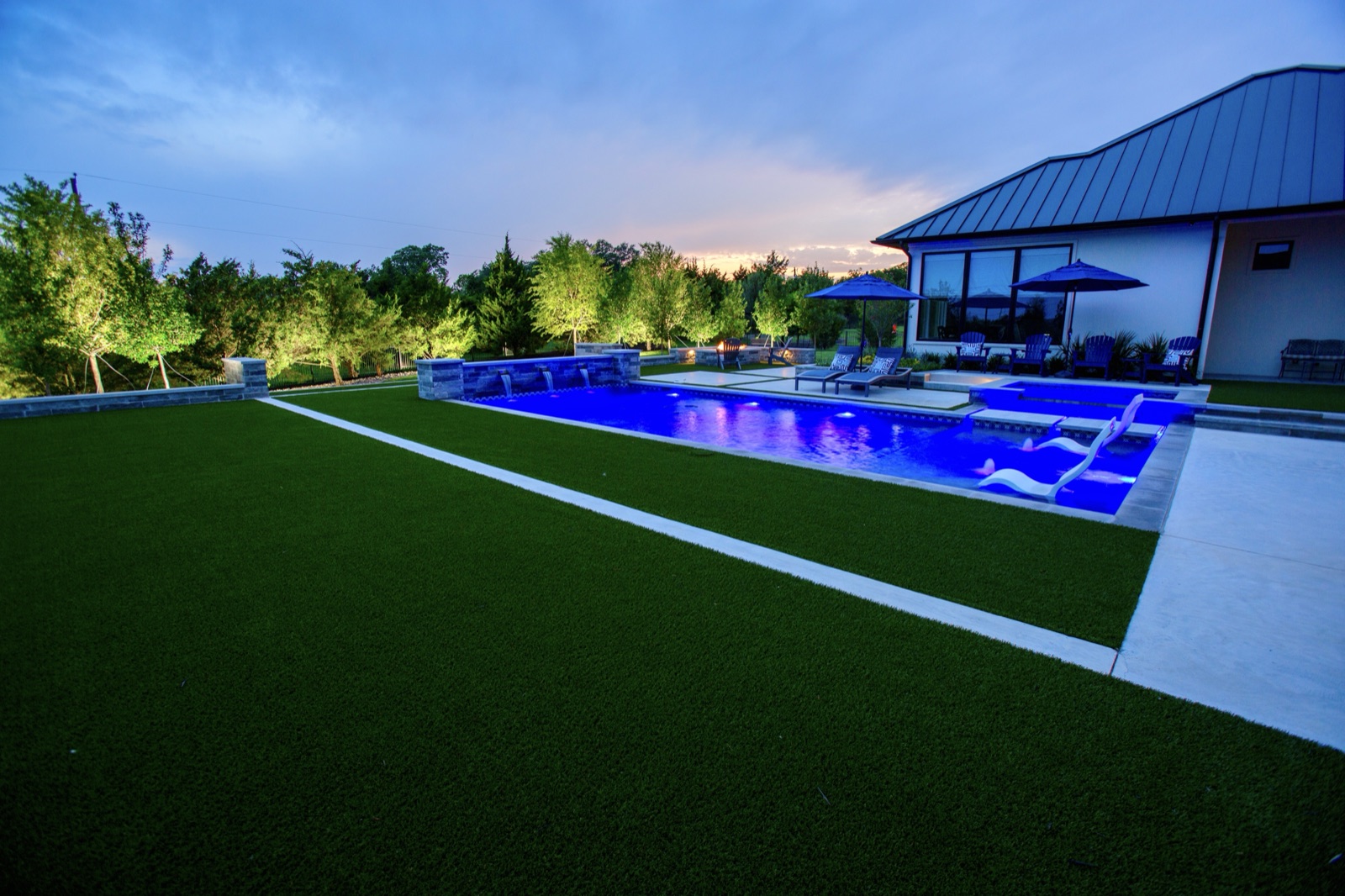 Modern swimming pool design in Heath Texas by Dallas landscape design firm