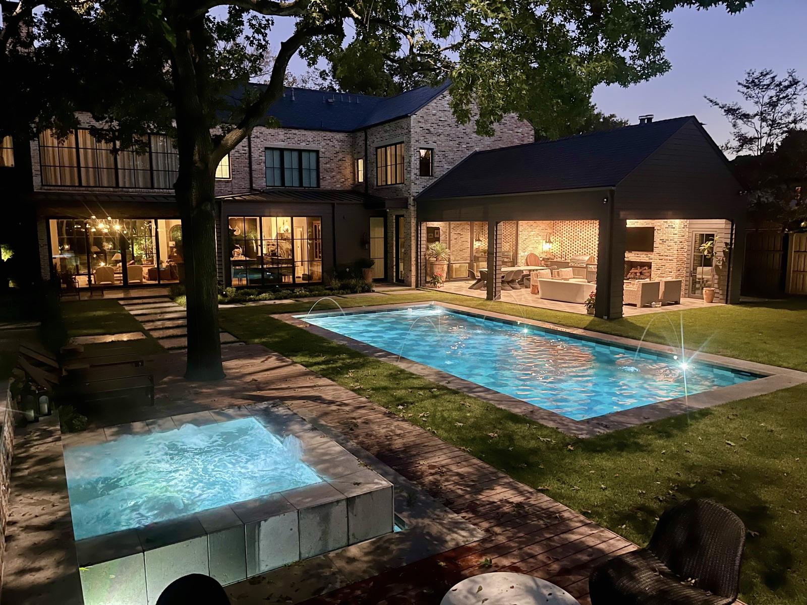 Transitional modern pool and landscape design in Lakewood Dallas